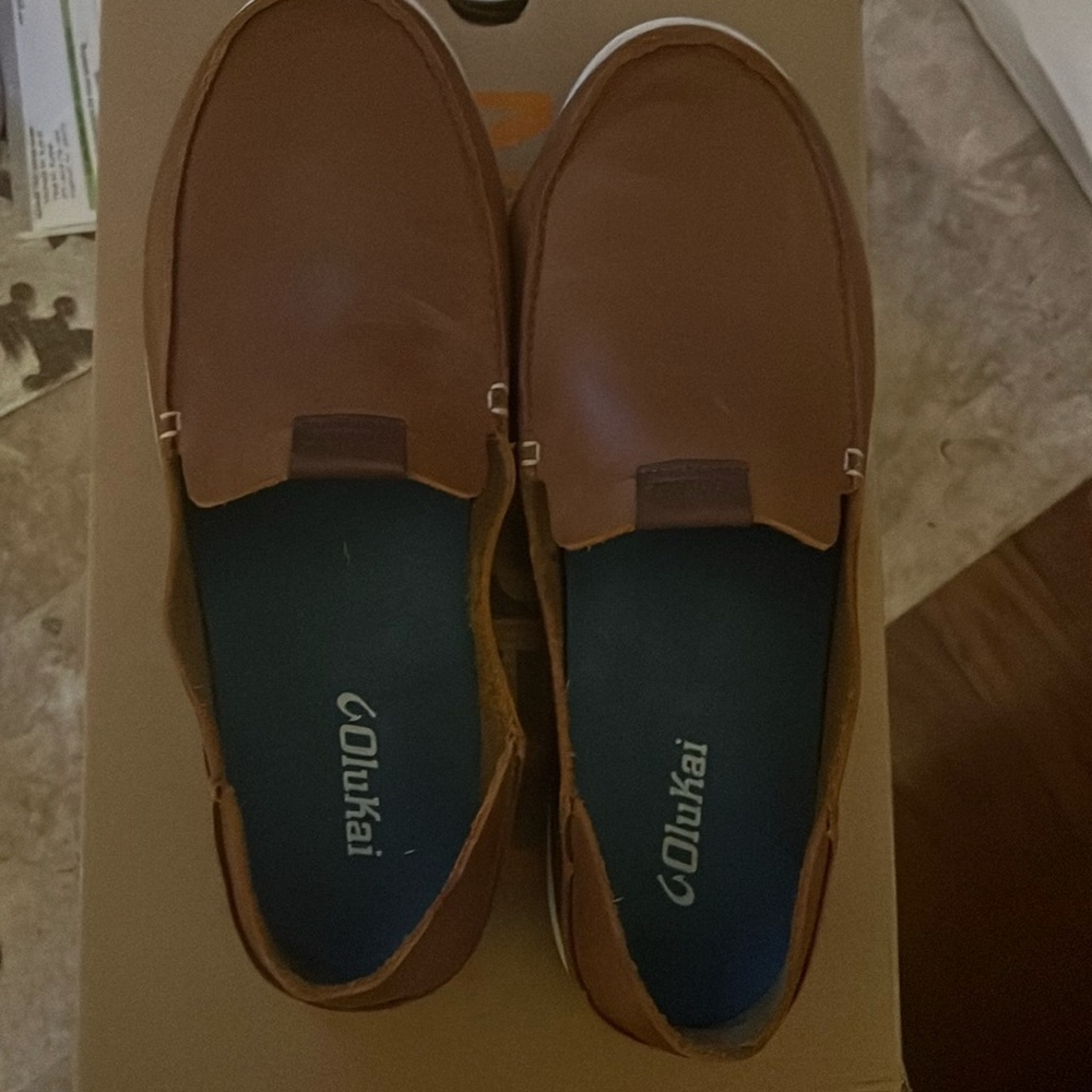 Olukai deck shoe leather new never worn - Picture 1 of 4
